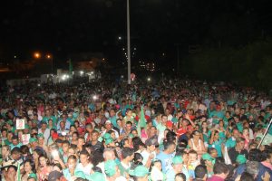 Prefeito Jaime Junior reúne mais de 20 mil pessoas durante comício e carreata no Icó.