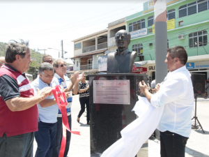 Busto em homenagem a Leonel Brizola foi inaugurado em Arraial do Cabo Foto Ascom Arraial do Cabo  Divulgação