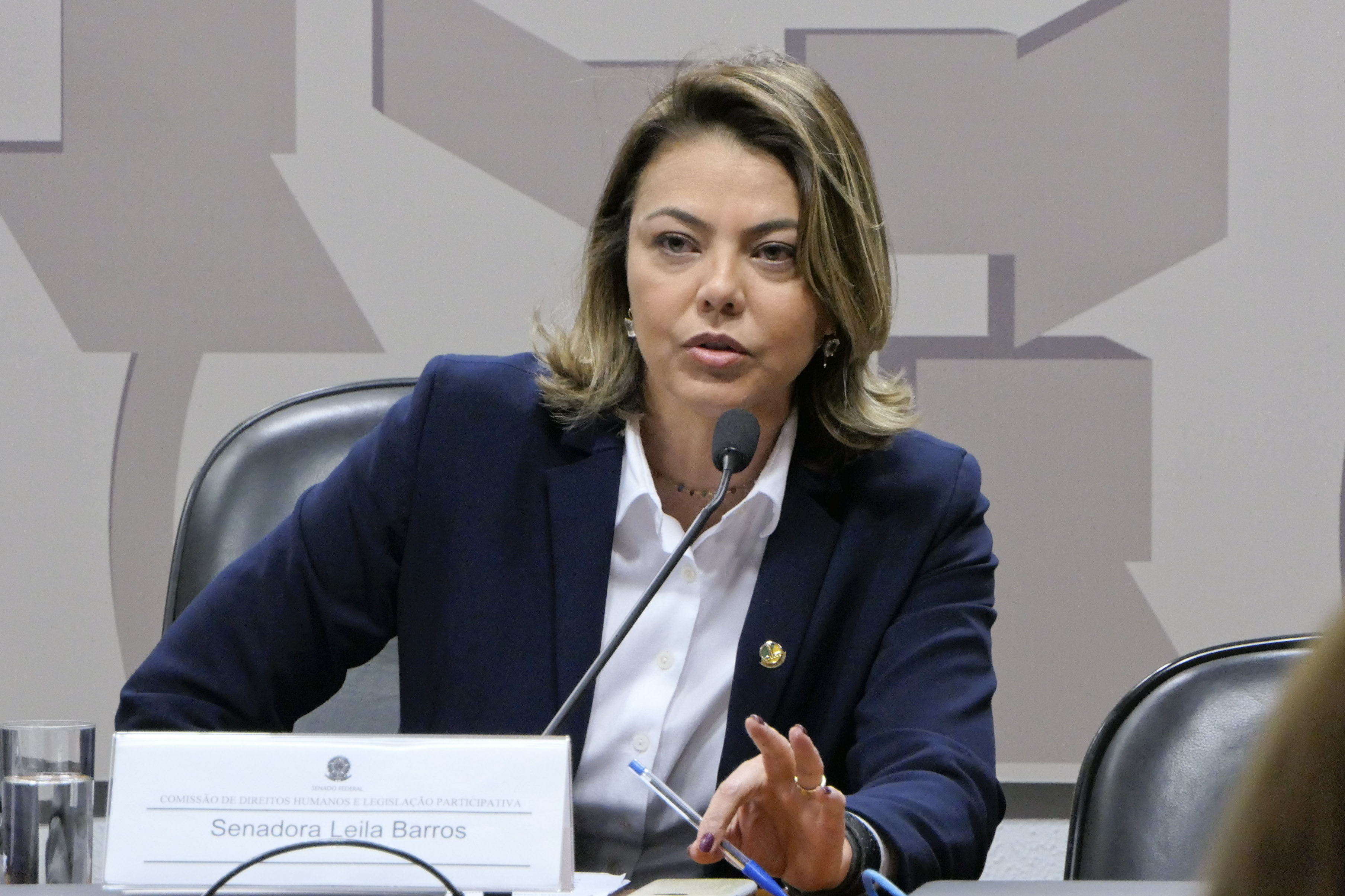 Leila Barros comemora avanço no acordo de recomposição salarial das forças de segurança do Distrito Federal