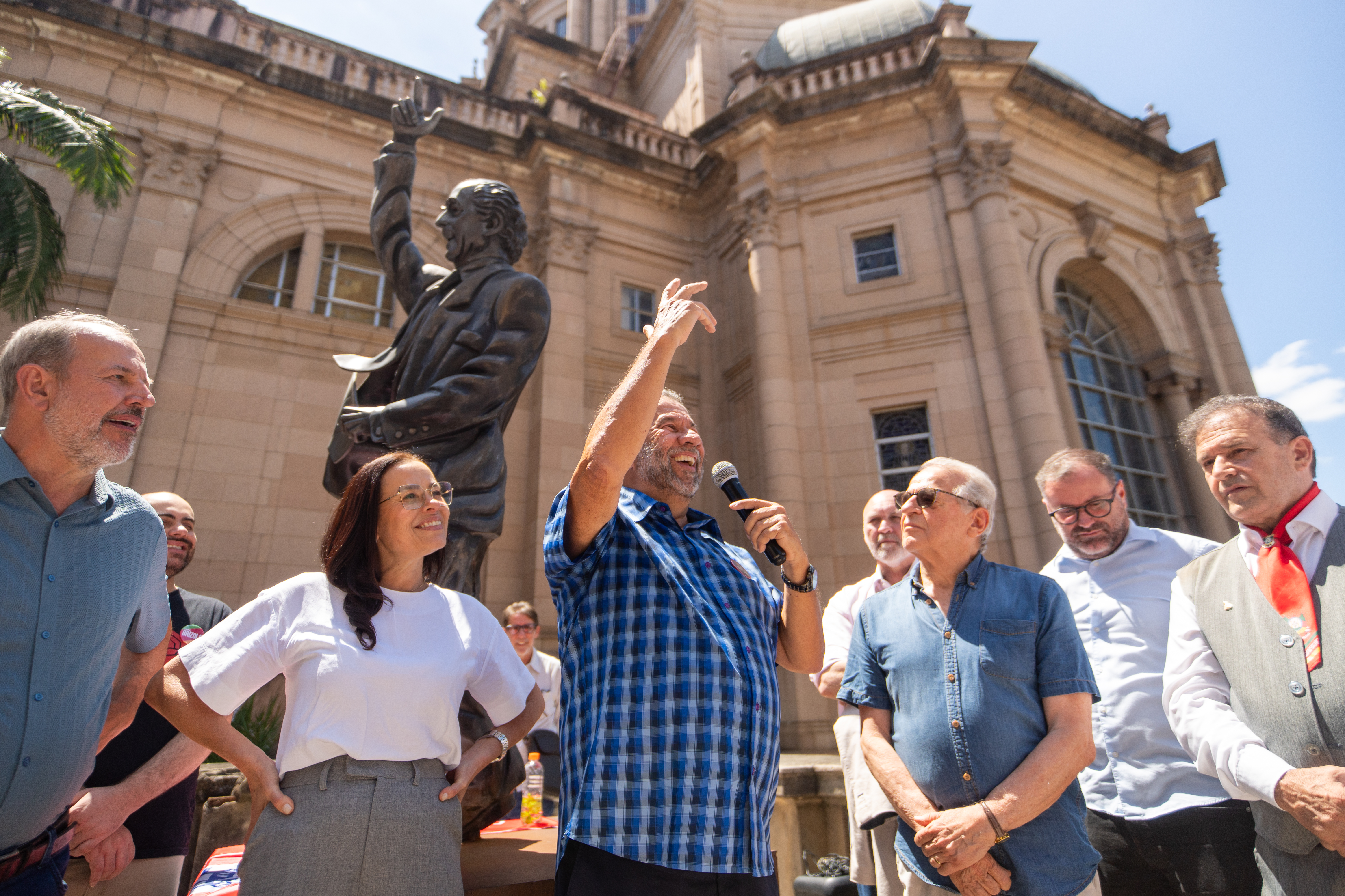 Homenagem aos 104 anos de Brizola reúne lideranças em Porto Alegre (RS)