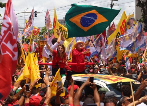 Ao lado de Lula, Marília Arraes leva força da Frente Popular às ruas do Recife em ato histórico no Marco Zero